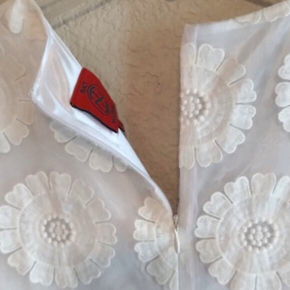 Tracy Negoshian Embroidered Floral White Sheer Chiffon Shift Pencil Dress XS - Picture 6 of 13